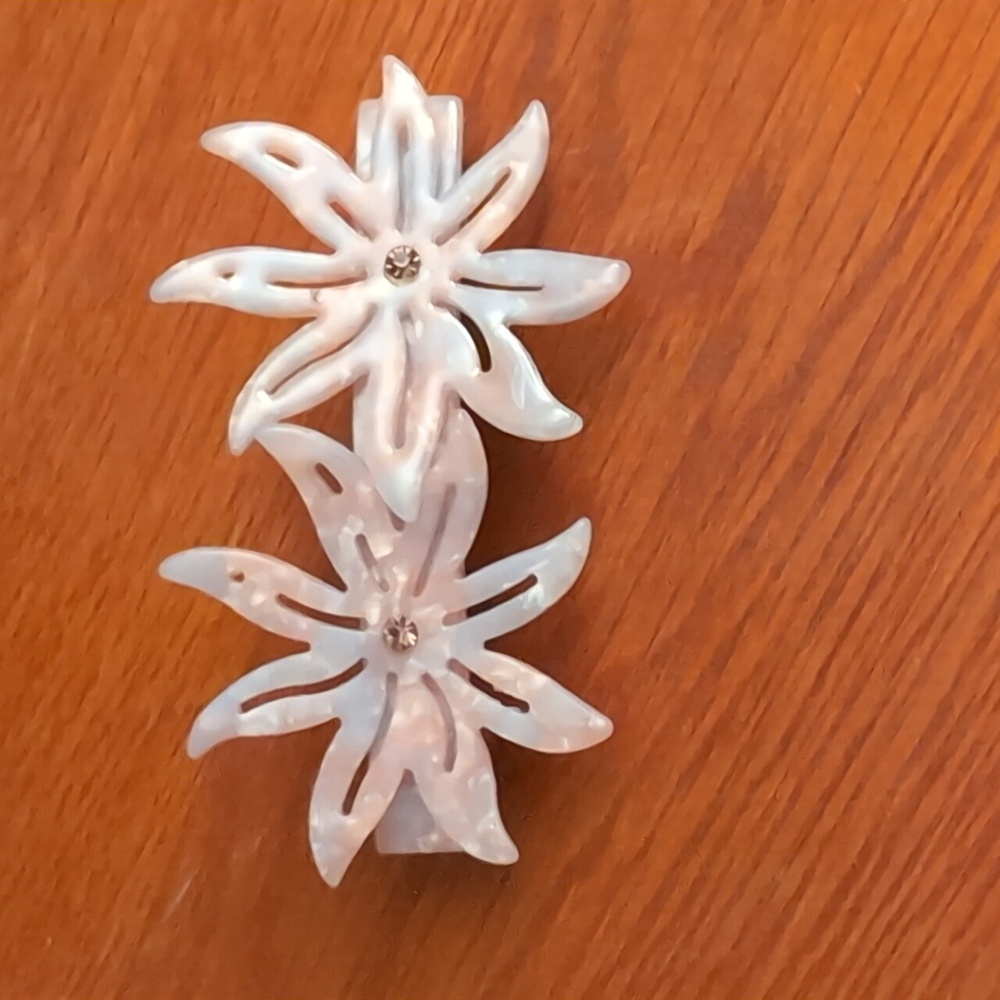 Hair barrette flower daisy 3.5 in length